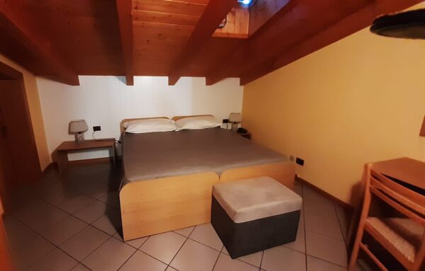 doppia garnì castel ferari Stanza doppia mansarda- Garnì Castel Ferari
